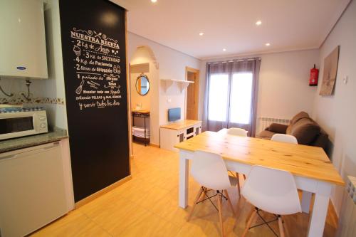 This photo about Apartamentos La Fuente de Enmedio shared on HyHotel.com