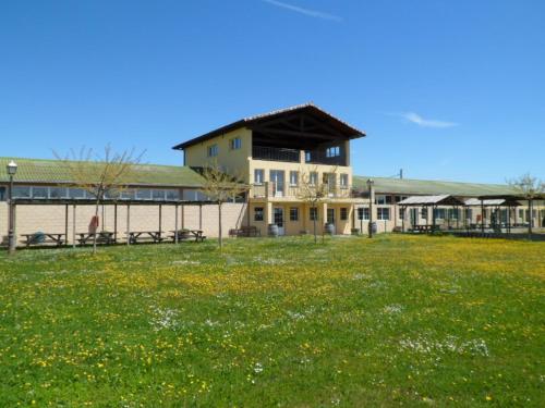 Vista exterior, Albergue De Peregrinos Santiago Apostol in La Rioja Vista exterior, Albergue De Peregrinos Santiago Apostol in La Rioja