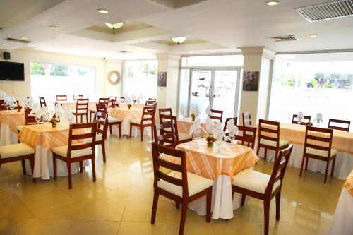 Hotel Los Jardines in Santiago De Los Caballeros Hotel Los Jardines in Santiago De Los Caballeros