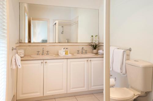 Bathroom, Emerald Lodge in Emerald Bathroom, Emerald Lodge in Emerald