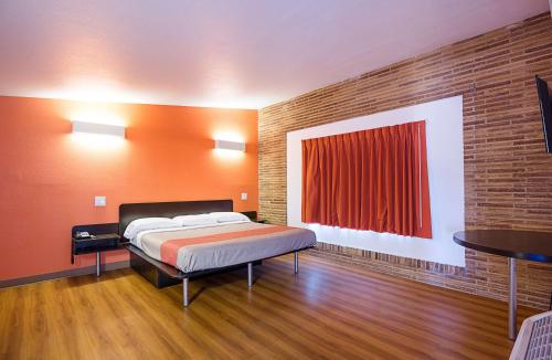 在meiguo.com看到的Motel 6 Hobbs的介绍图片