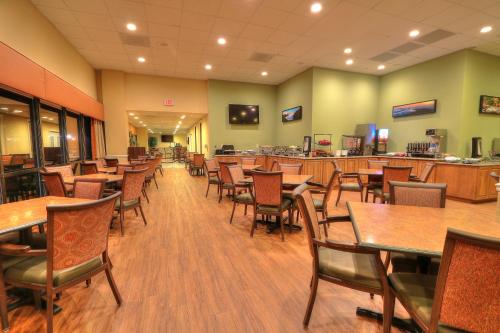 Food and beverages, Edgewater Hotel and Conference Center near Log Cabin Pancake House Food and beverages, Edgewater Hotel and Conference Center near Log Cabin Pancake House