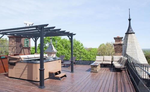 Létesítmények, Henderson Castle Inn in West Main Hill Létesítmények, Henderson Castle Inn in West Main Hill