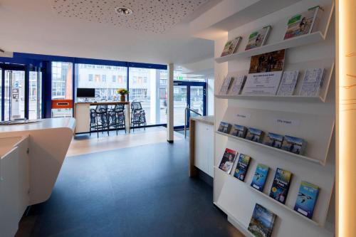 Lobby, easyHotel The Hague Scheveningen Beach in Scheveningen Lobby, easyHotel The Hague Scheveningen Beach in Scheveningen