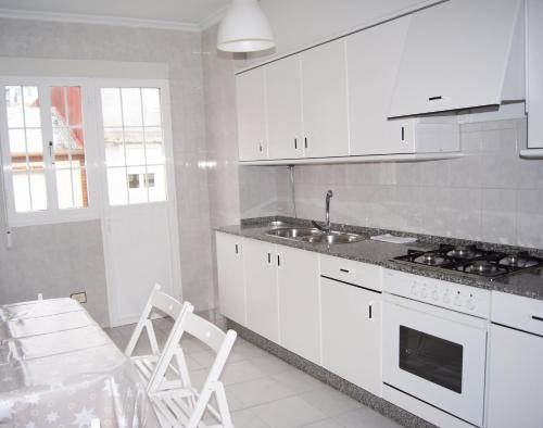 Kitchen, Apartamentos Turisticos Guillermo in Palas de Rey Kitchen, Apartamentos Turisticos Guillermo in Palas de Rey