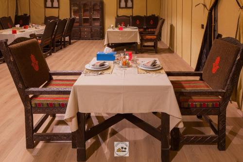Restaurant, Luxury oasis camp in Merzouga Restaurant, Luxury oasis camp in Merzouga