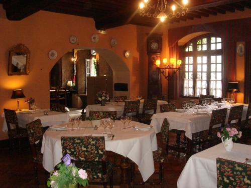 Restaurant, Hostellerie du Vieux Perouges in Perouges Restaurant, Hostellerie du Vieux Perouges in Perouges