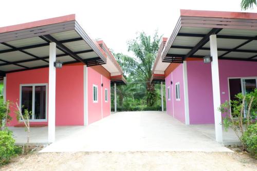 Entrance, Jarawee Resort in Thung Tako Entrance, Jarawee Resort in Thung Tako