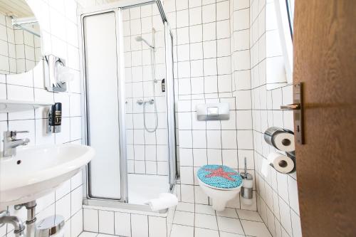 This photo about Ellenzer Goldbaumchen shared on HyHotel.com