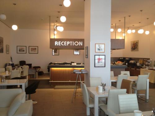 مطعم, HB1 Budget Hotel - contactless check in in Wr.Neudorf مطعم, HB1 Budget Hotel - contactless check in in Wr.Neudorf