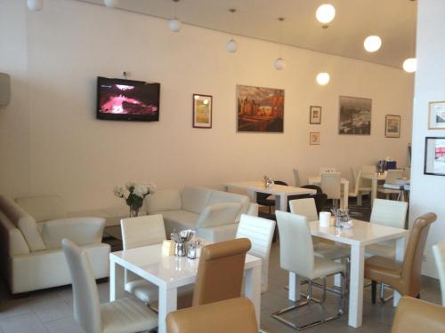 مطعم, HB1 Budget Hotel - contactless check in in Wr.Neudorf مطعم, HB1 Budget Hotel - contactless check in in Wr.Neudorf