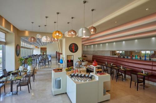 Maistas ir gėrimai, Safir Fintas Kuwait Hotel in Kuveitas Maistas ir gėrimai, Safir Fintas Kuwait Hotel in Kuveitas