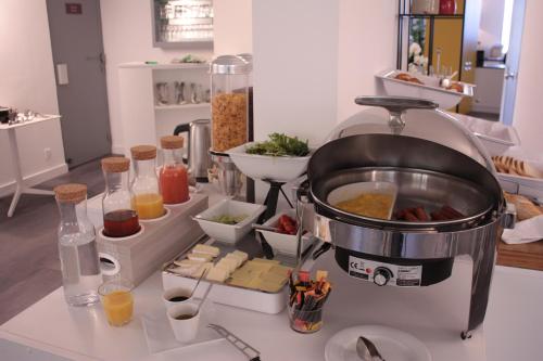 อาหารและเครื่องดื่ม, โรงแรมอาเบรียล (Hotel Abrial) in ครัวเซต อาหารและเครื่องดื่ม, โรงแรมอาเบรียล (Hotel Abrial) in ครัวเซต
