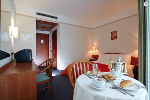 This photo about Hotel Villa Fontana shared on HyHotel.com