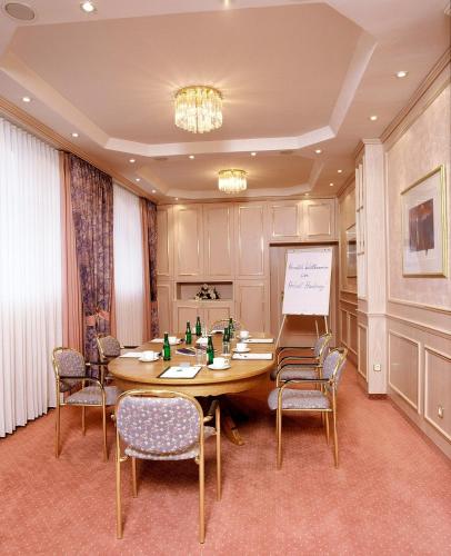 Бізнес Центр, Hotel Heuberg in Norderstedt Бізнес Центр, Hotel Heuberg in Norderstedt