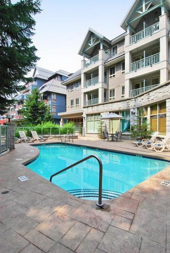 Exterior view, Summit Lodge Boutique Hotel Whistler in Whistler (BC) Exterior view, Summit Lodge Boutique Hotel Whistler in Whistler (BC)