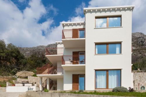 Bejárat, Villa Pergola-Apartment Toni in Zavrelje Bejárat, Villa Pergola-Apartment Toni in Zavrelje