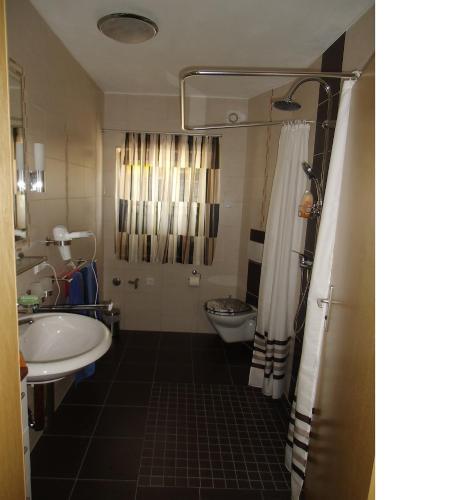 Bathroom, All inkl Card Fewo1-Heigl in Asang Bathroom, All inkl Card Fewo1-Heigl in Asang