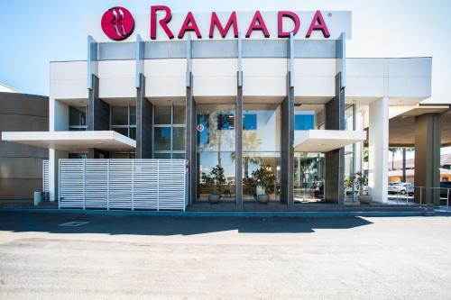 Entrance, Ramada Hotel & Suites Sydney Cabramatta in Western Sydney Entrance, Ramada Hotel & Suites Sydney Cabramatta in Western Sydney