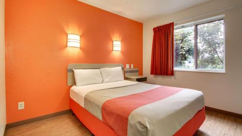 在meiguo.com看到的Motel 6 Springfield Illinois的介绍图片