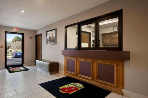 Előcsarnok, Super 8 By Wyndham Richmond/Chamberlayne Rd near Richmond Nemzetközi Versenypálya Előcsarnok, Super 8 By Wyndham Richmond/Chamberlayne Rd near Richmond Nemzetközi Versenypálya