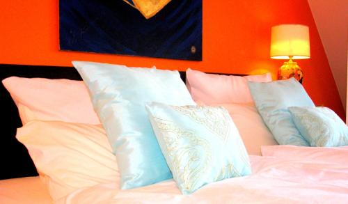 This photo about Sunshine Apartment shared on HyHotel.com