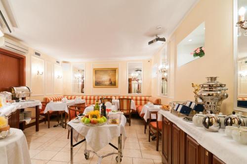 فندق تراديتيون (Tradition Hotel) in بتروجرادسكي دسترك فندق تراديتيون (Tradition Hotel) in بتروجرادسكي دسترك