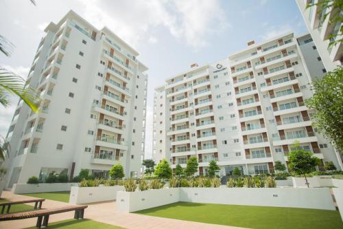 Exterior view, Accra Luxury Apartments in Accra Exterior view, Accra Luxury Apartments in Accra