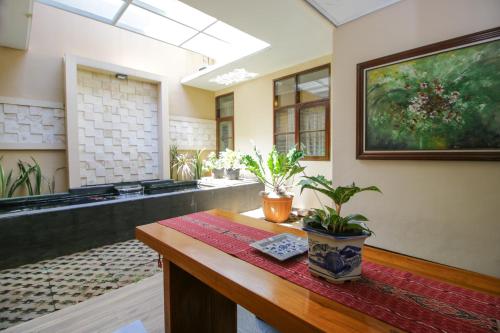 This photo about Airy Gedung Sate Muararajeun 24 Bandung shared on HyHotel.com