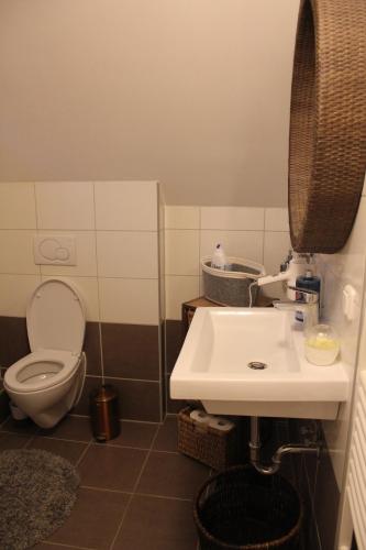 Bathroom, Gastehaus Chaplin in Kempten Bathroom, Gastehaus Chaplin in Kempten