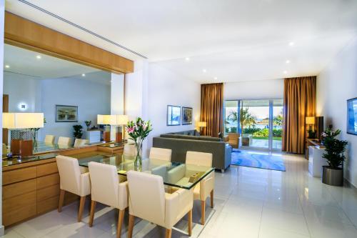 Comoditats, Oceanic Khorfakkan Resort & Spa in Fujairah Comoditats, Oceanic Khorfakkan Resort & Spa in Fujairah