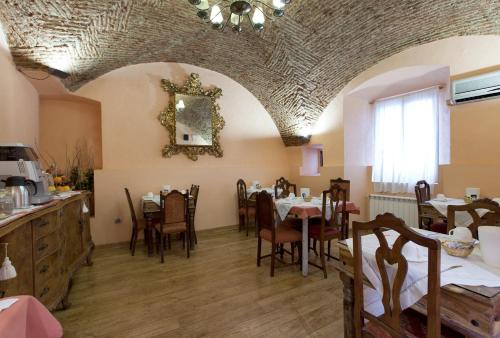 طعام و مشروبات, Hotel Don Carlos Caceres in Caceres City Center طعام و مشروبات, Hotel Don Carlos Caceres in Caceres City Center