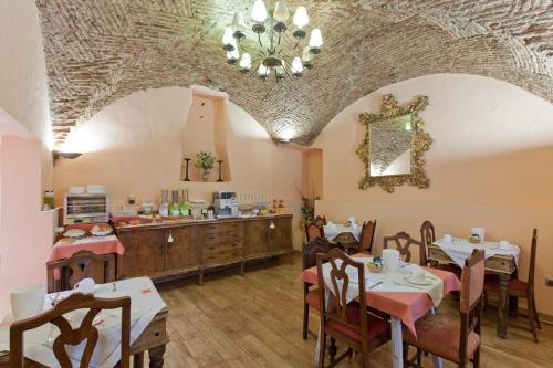 طعام و مشروبات, Hotel Don Carlos Caceres in Caceres City Center طعام و مشروبات, Hotel Don Carlos Caceres in Caceres City Center