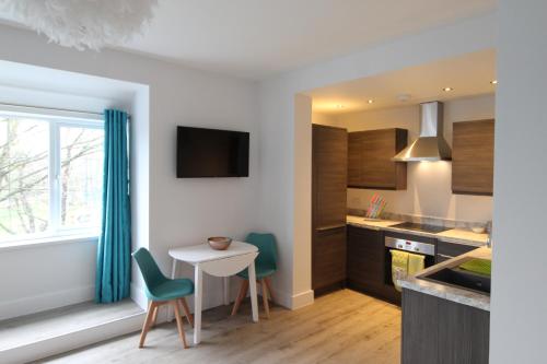 Facilities, 2 Serviced Apartments in Childwall-South Liverpool - Each Apartment Sleeps 6 in Halewood Facilities, 2 Serviced Apartments in Childwall-South Liverpool - Each Apartment Sleeps 6 in Halewood