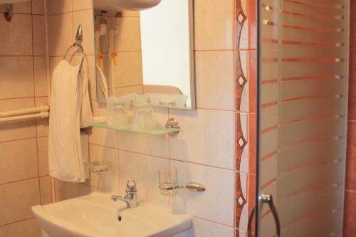 This photo about Lacul Racilor shared on HyHotel.com