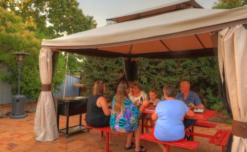 Balcony/terrace, Shearing Shed Motor Inn in Dubbo Balcony/terrace, Shearing Shed Motor Inn in Dubbo