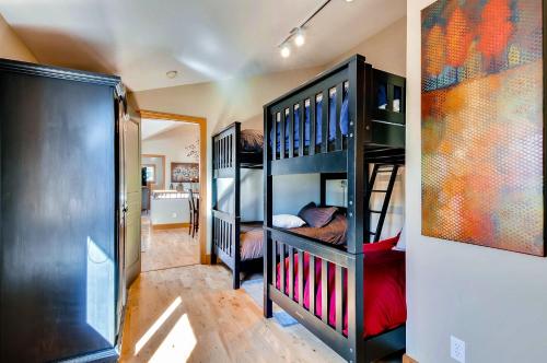 This photo about Foxtail Gardens shared on HyHotel.com