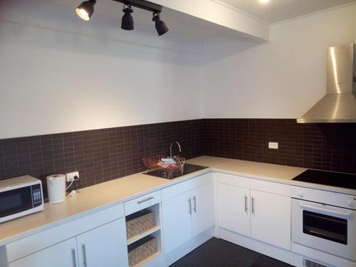 Kitchen, The Jervis Bay Villas in Vincentia Kitchen, The Jervis Bay Villas in Vincentia