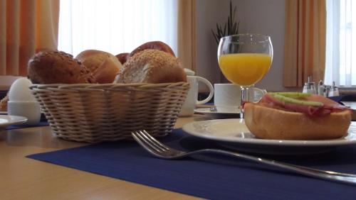 Ételek és italok, Hotel Bettina garni in Gunzburg Városközpont Ételek és italok, Hotel Bettina garni in Gunzburg Városközpont