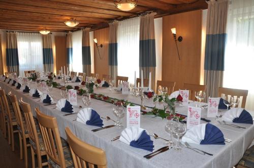 Hotel-Gasthof Rotes Roß in Heroldsberg Hotel-Gasthof Rotes Roß in Heroldsberg
