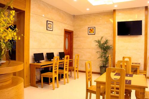 Business center, Gia Vien Hotel near Pham Ngu Lao street (backpack) Business center, Gia Vien Hotel near Pham Ngu Lao street (backpack)
