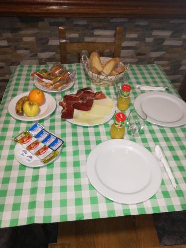 Їжа та напої, Hostal Casa Tino in Посада де Вальдерон Їжа та напої, Hostal Casa Tino in Посада де Вальдерон