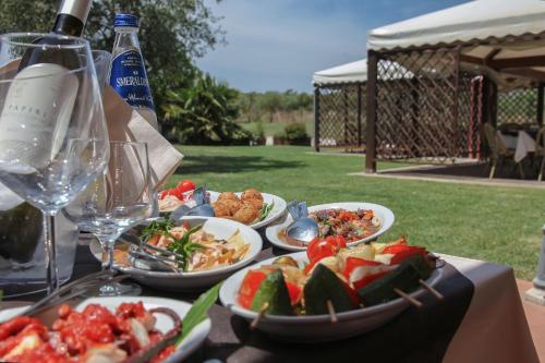 Еда и напитки, Villa Barbarina Nature Resort in Альгеро Еда и напитки, Villa Barbarina Nature Resort in Альгеро