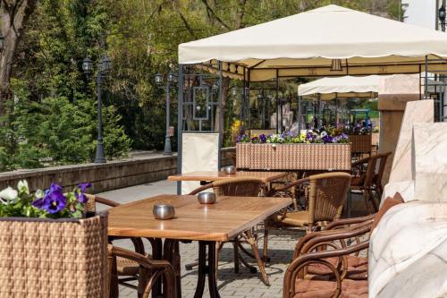 Balkon/terasa, Grand Hotel Sofianu in Ramnicu Valcea Balkon/terasa, Grand Hotel Sofianu in Ramnicu Valcea