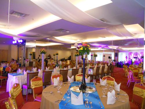 Banquet hall, Ace Hotel & Suites near PSC-ULTRA Banquet hall, Ace Hotel & Suites near PSC-ULTRA