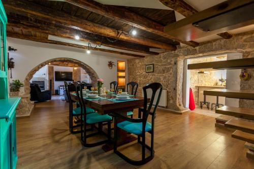 Villa Hrustika - heated pool, jacuzzi & sauna in กาบอนยิน Villa Hrustika - heated pool, jacuzzi & sauna in กาบอนยิน