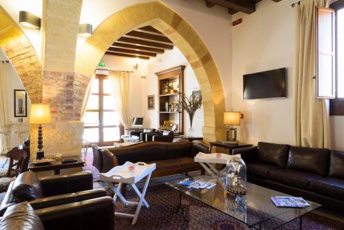 Shared lounge/TV area, Hotel Carmine in Marsala Shared lounge/TV area, Hotel Carmine in Marsala