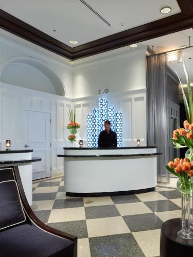 לובי, Warwick Allerton Hotel Chicago in שיקגו לובי, Warwick Allerton Hotel Chicago in שיקגו