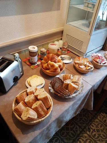 餐飲選擇, Hôtel De La Ferté (Hotel De La Ferte) in 沙尼 餐飲選擇, Hôtel De La Ferté (Hotel De La Ferte) in 沙尼