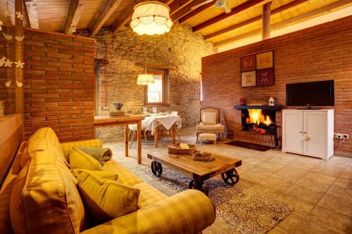 Casa Escola de Palau in La Baronia de Rialb Casa Escola de Palau in La Baronia de Rialb